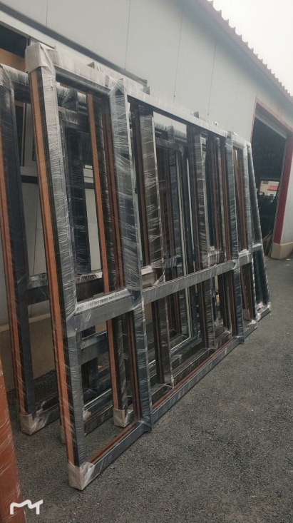 鞍山市天乙門窗工業(yè)有限公司沈陽經(jīng)銷商所訂貨品已完成，經(jīng)過檢驗后進行包裝，準備發(fā)貨。(圖5)